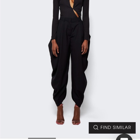 Christopher Esber long sleeve top black
Knit shirt with cutouts
Anglaise
NWT - Picture 2 of 10